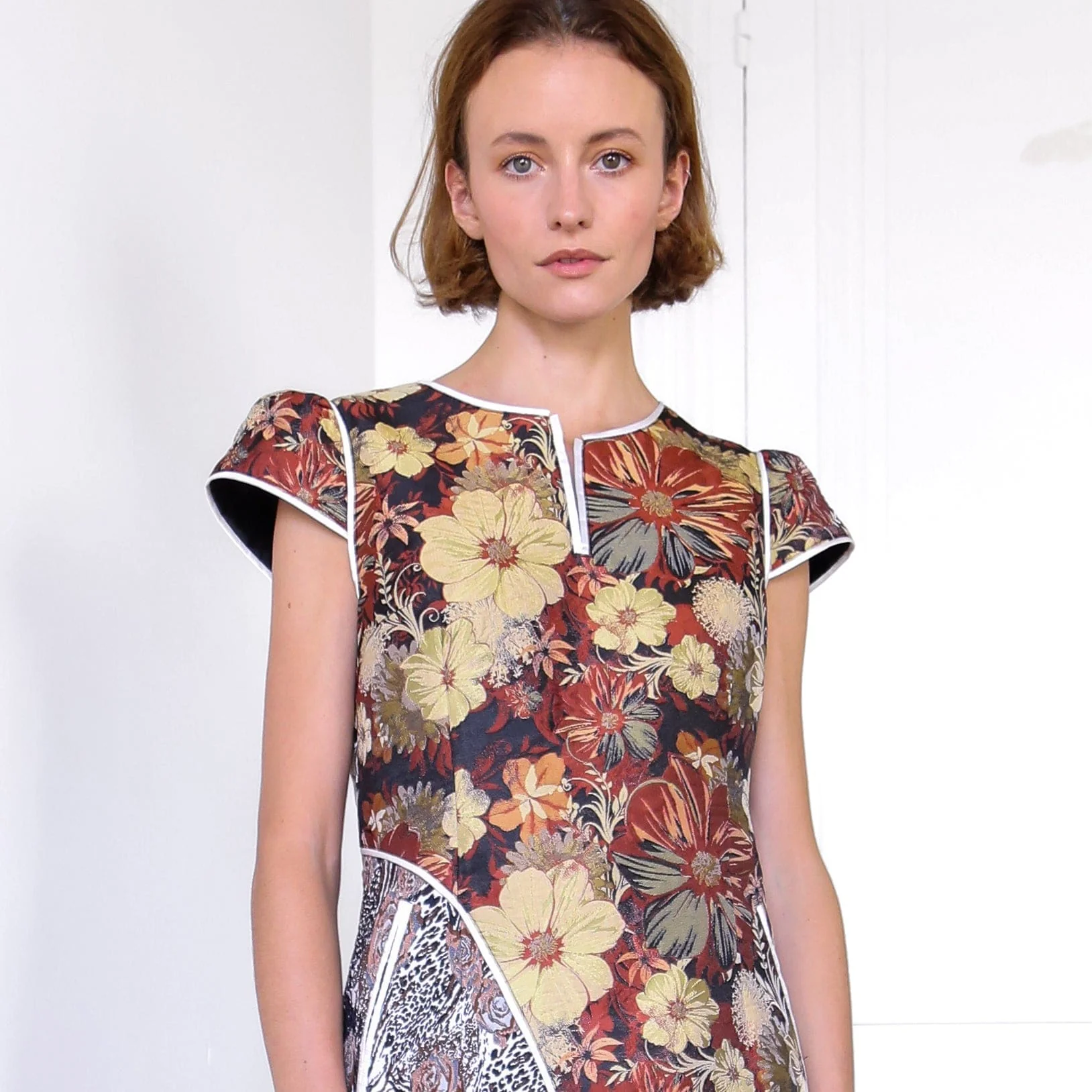 Robe Ouranos Marron Studio - Image 5